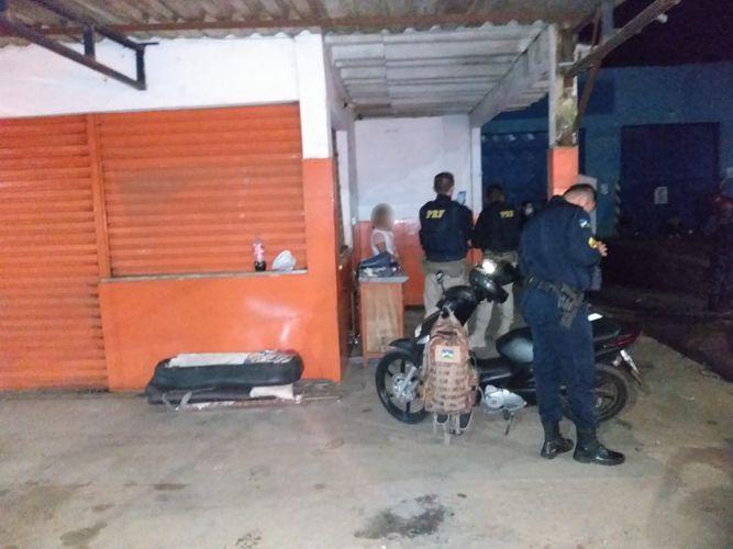 Jaru: Polícia aborda ônibus com mulher supostamente envolvida em assalto em Ji-Paraná; Ela portava grande quantia em dinheiro