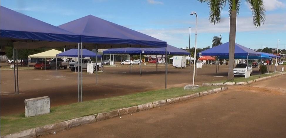 Rolim de Moura: Fiscais da prefeitura estão exigindo retirada das barracas fixas do Espaço Alternativo Rolim de Moura: Fiscais da prefeitura estão exigindo retirada das barracas fixas do Espaço Alternativo