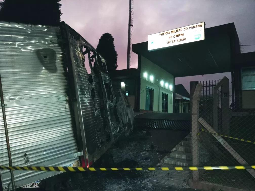 Criminosos invadem Guarapuava (PR) para assaltar empresa de transporte, atacam a polícia e espalham terror; veja vídeos