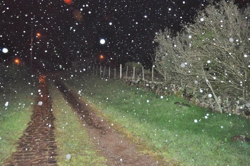 Cidades do Sul e Sudeste do país registram frio intenso; Em SC neva pelo segundo dia Cidades do Sul e Sudeste do país registram frio intenso; Em SC neva pelo segundo dia