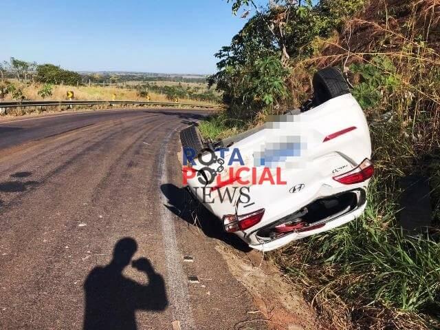 Motorista capota carro na BR-435 entre Colorado do Oeste e Cerejeiras Motorista capota carro na BR-435 entre Colorado do Oeste e Cerejeiras
