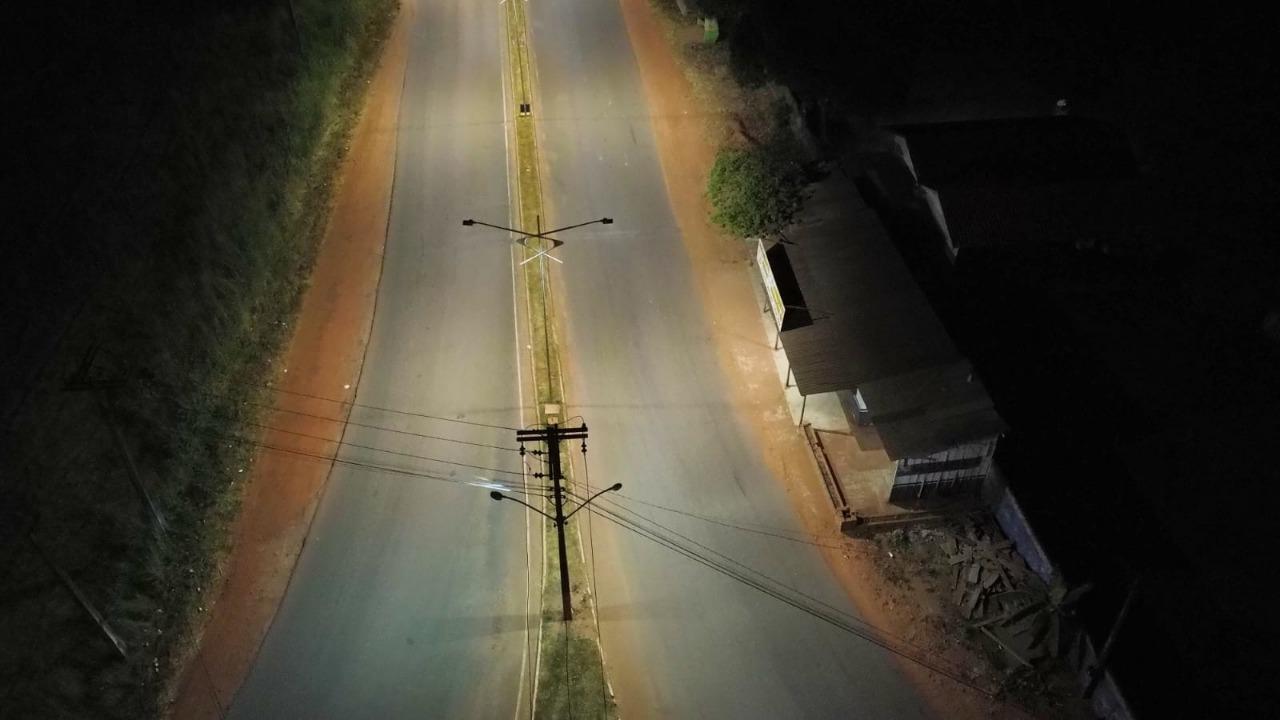 Concluída em Rolim de Moura a obra de iluminação na Avenida 25 de Agosto saída para Pimenta Bueno Concluída em Rolim de Moura a obra de iluminação na Avenida 25 de Agosto saída para Pimenta Bueno