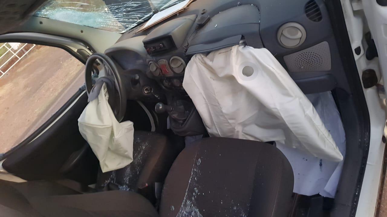 Ambulância com seis pessoas é atingida por caminhonete em Colorado 