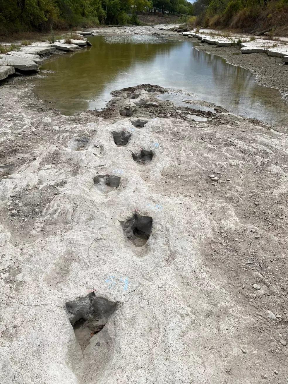 Pegada de dinossauros, navio nazista, bombas da 2ª Guerra: Seca histórica revela marcas do passado em reservatórios pelo mundo