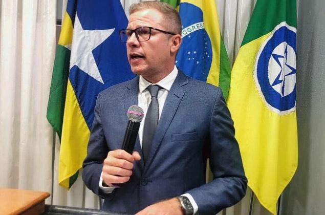 ROLIM DE MOURA: Ronny Ton propõe Projeto de Lei para regulamentar arborização ROLIM DE MOURA: Ronny Ton propõe Projeto de Lei para regulamentar arborização