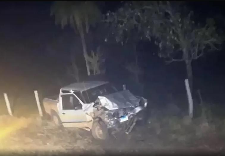 Indo para missa, padre fica ferido ao ter carro atingido por vaca Indo para missa, padre fica ferido ao ter carro atingido por vaca
