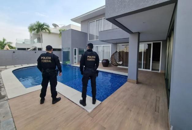 PF cumpre mandados em RO e MT contra grupo que comercializava ouro extraído de garimpos clandestinos PF cumpre mandados em RO e MT contra grupo que comercializava ouro extraído de garimpos clandestinos
