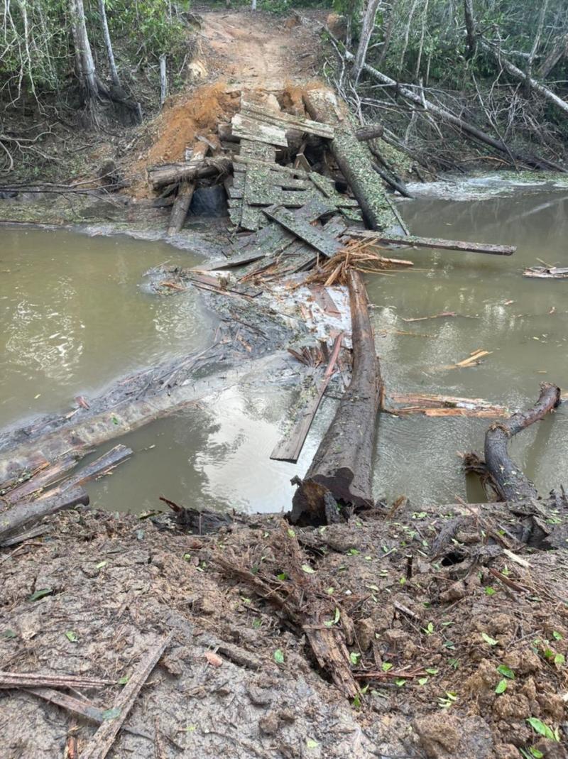 PF explode ponte usada para a extração ilegal de madeira na Terra Indígena Karipuna em Rondônia PF explode ponte usada para a extração ilegal de madeira na Terra Indígena Karipuna em Rondônia