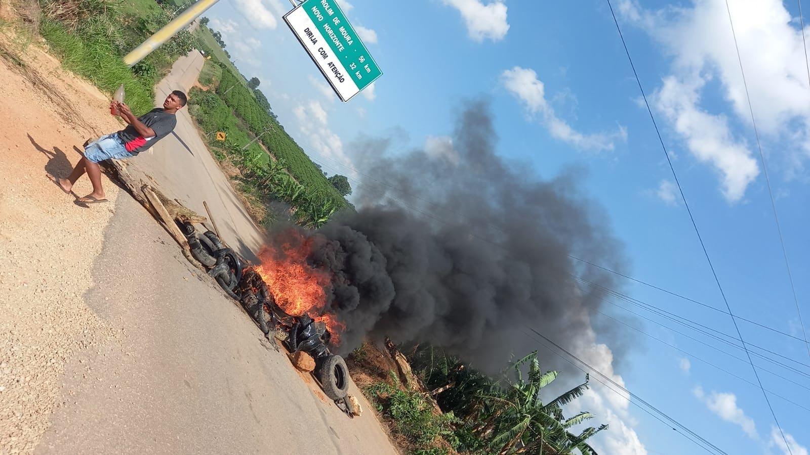 Bolsonaristas contra vitória de Lula nas eleições fecham RO-479 em Rolim de Moura e RO-010 em Nova Brasilândia