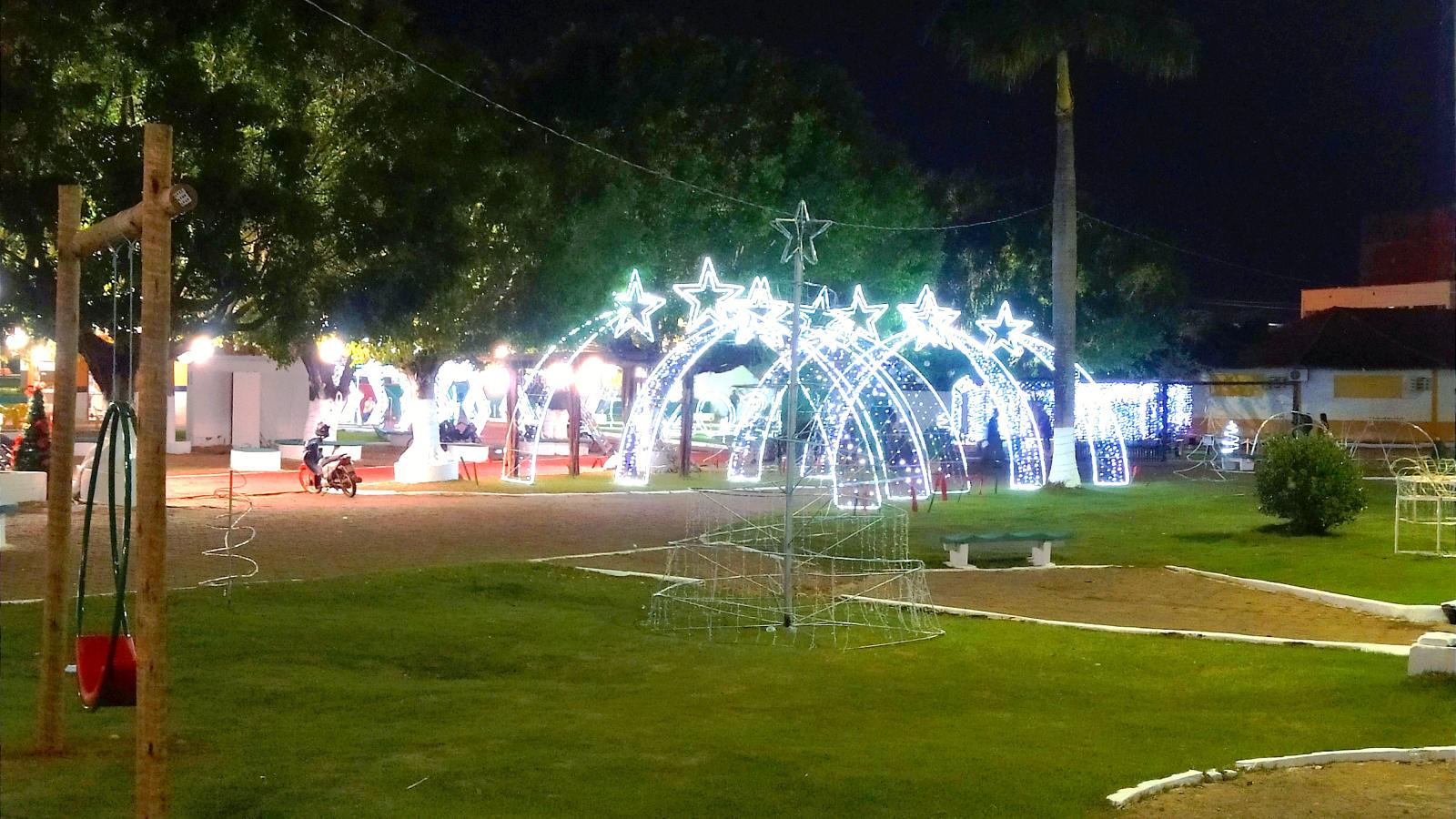 Está quase tudo pronto para inauguração do Natal de Luz neste fim de semana em Rolim de Moura