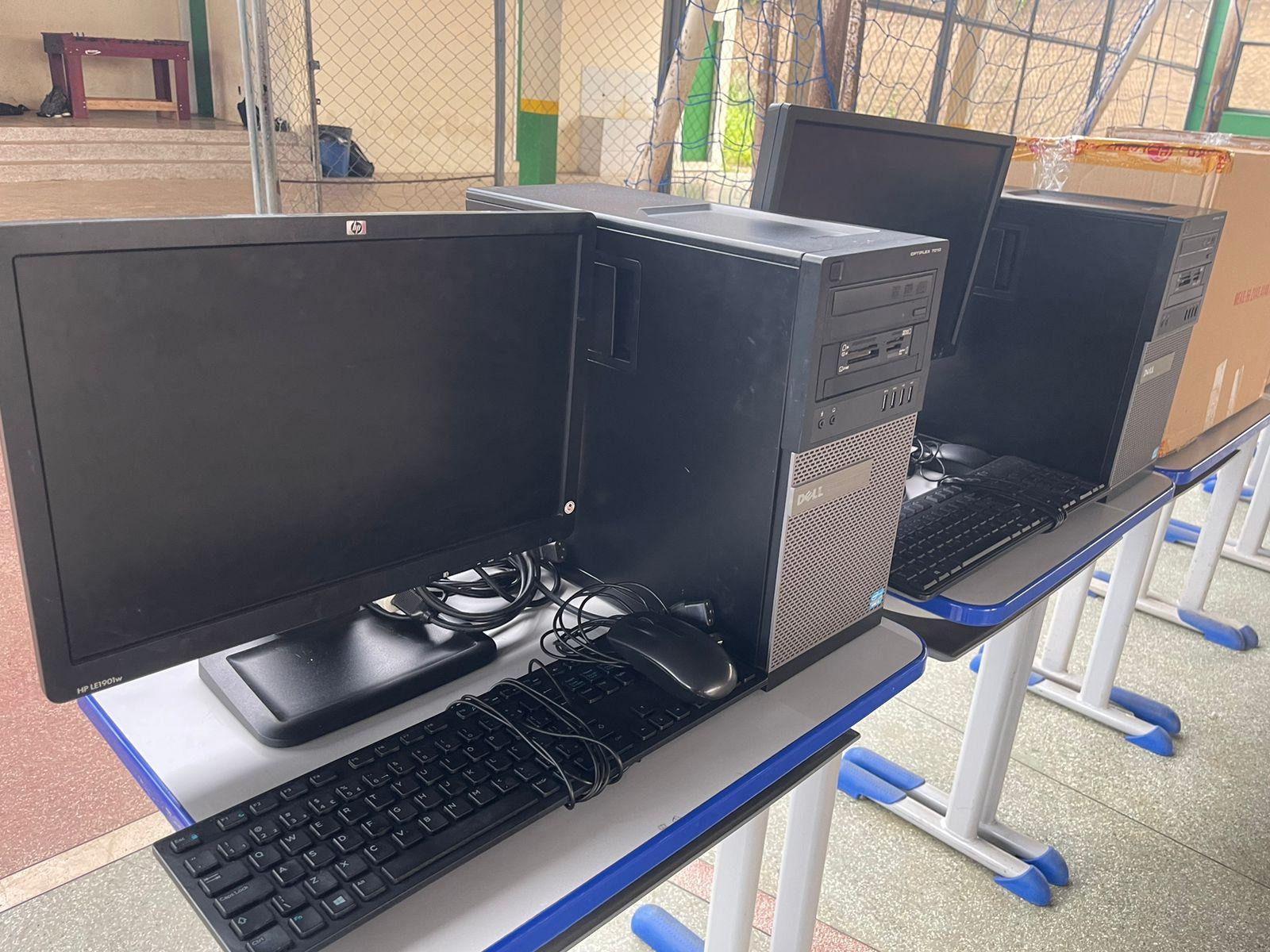 Energisa doa computadores para escola da capital 