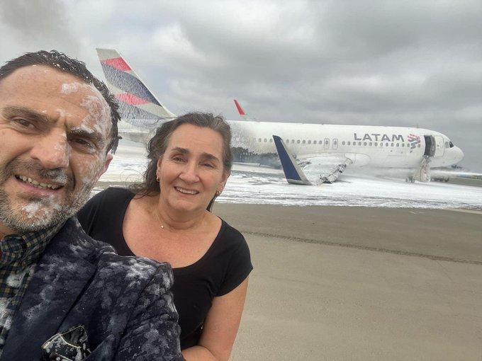 Avião prestes a decolar bate em caminhão e pega fogo em aeroporto; veja vídeos Avião prestes a decolar bate em caminhão e pega fogo em aeroporto; veja vídeos