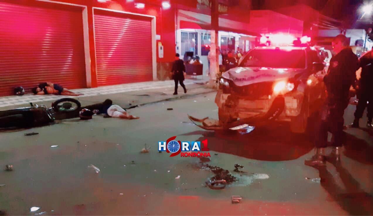 Durante fuga, dupla colide de frente com viatura da PM e ficam em estado grave
