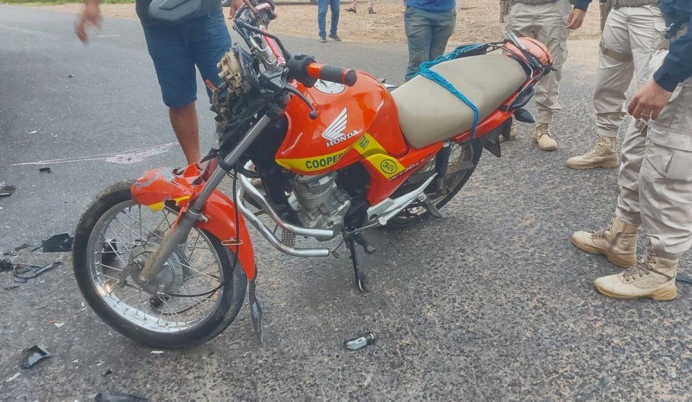 Mototaxista morre após colidir com carreta no anel viário em Ji-Paraná Mototaxista morre após colidir com carreta no anel viário em Ji-Paraná
