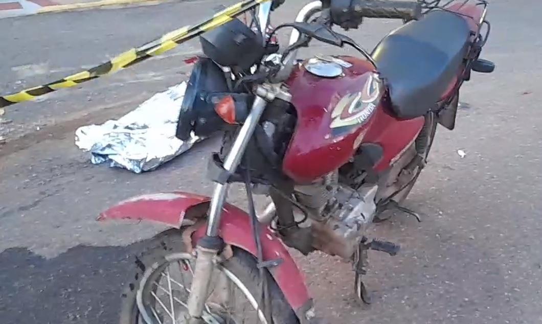 Motociclista morre esmagado por ônibus escolar em Porto Velho Motociclista morre esmagado por ônibus escolar em Porto Velho