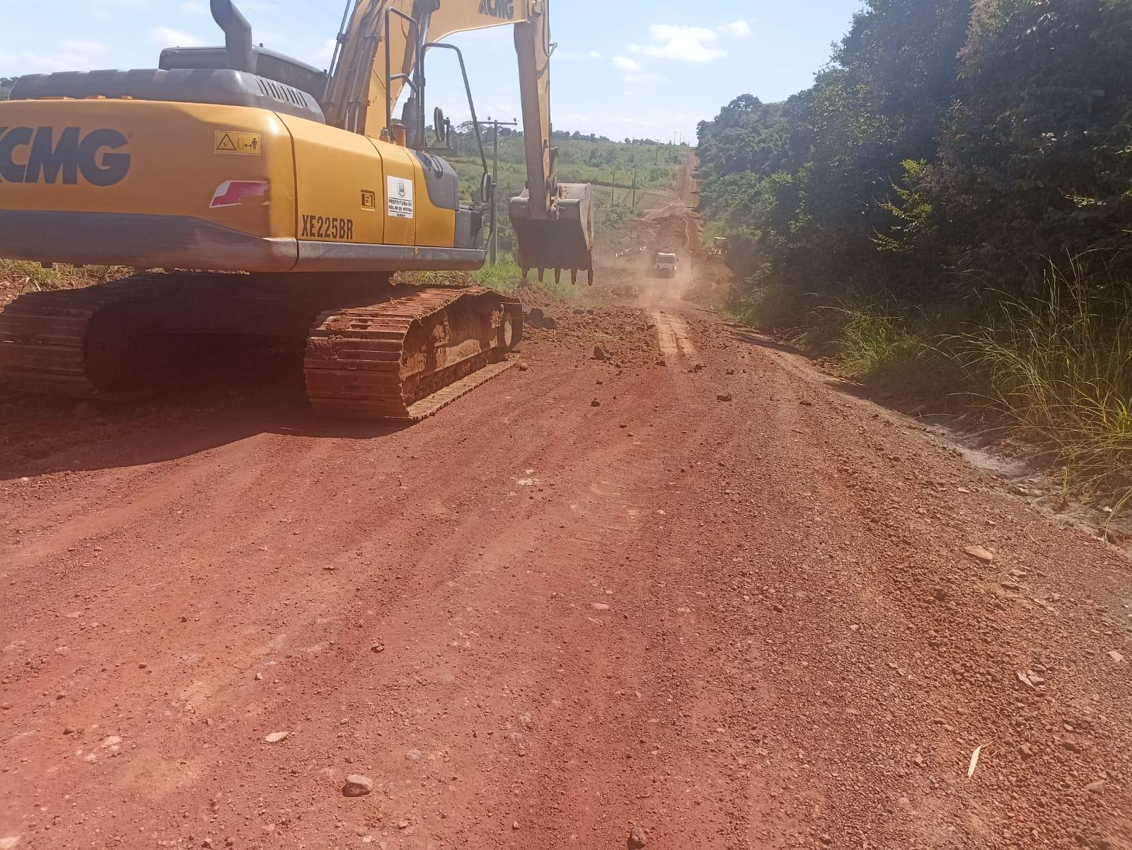 ROLIM DE MOURA: Linha 172 Sul e Norte recebe manutenção da SEMOSP e instalação de tubo armco 