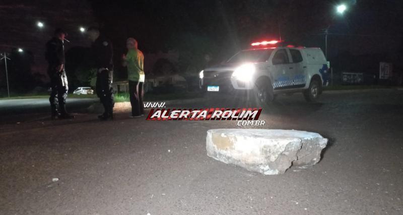 Motorista é socorrido pelos bombeiros após perder o controle de caminhonete e colidir contra árvore em Rolim de Moura