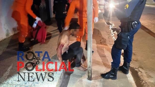 Rapaz leva golpes de facão na cabeça e no queixo durante tentativa de homicídio em Vilhena Rapaz leva golpes de facão na cabeça e no queixo durante tentativa de homicídio em Vilhena