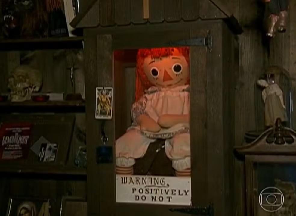 Boneca Anabelle, chapéu seletor de Harry Potter, van do Scooby-Doo: Incêndio destrói exposição da Warner Bros. no Rio Boneca Anabelle, chapéu seletor de Harry Potter, van do Scooby-Doo: Incêndio destrói exposição da Warner Bros. no Rio