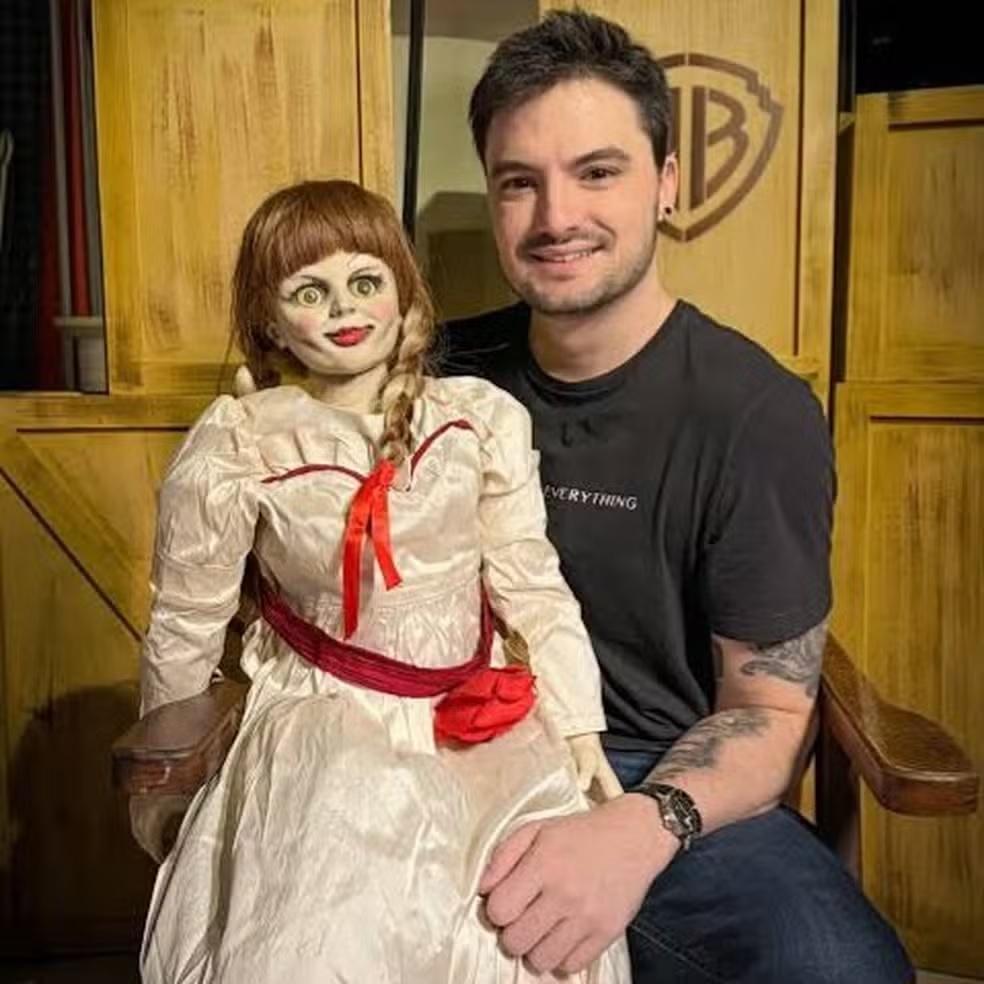 Boneca Anabelle, chapéu seletor de Harry Potter, van do Scooby-Doo: Incêndio destrói exposição da Warner Bros. no Rio Boneca Anabelle, chapéu seletor de Harry Potter, van do Scooby-Doo: Incêndio destrói exposição da Warner Bros. no Rio
