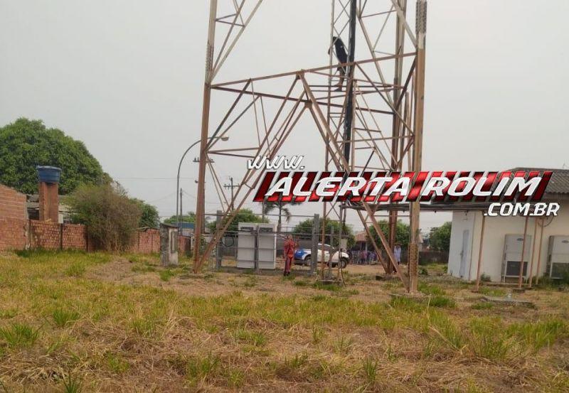 Novo Horizonte: Após seis horas de negociação, homem que ameaçava se jogar de torre é resgatado por bombeiros Novo Horizonte: Após seis horas de negociação, homem que ameaçava se jogar de torre é resgatado por bombeiros