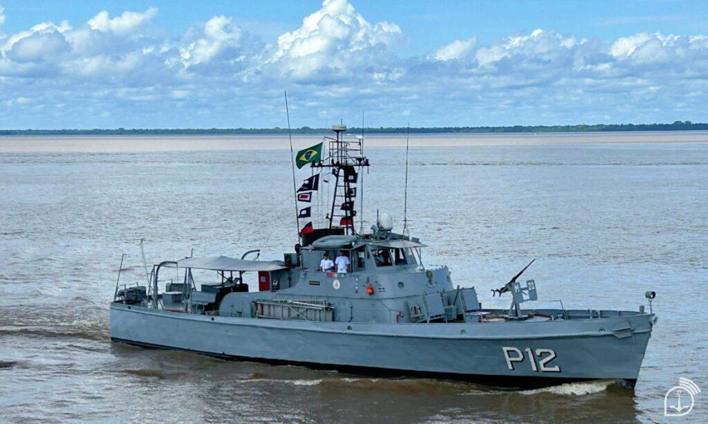 PARÁ: Marinha apreende embarcações com 4 mil metros cúbicos de madeira PARÁ: Marinha apreende embarcações com 4 mil metros cúbicos de madeira