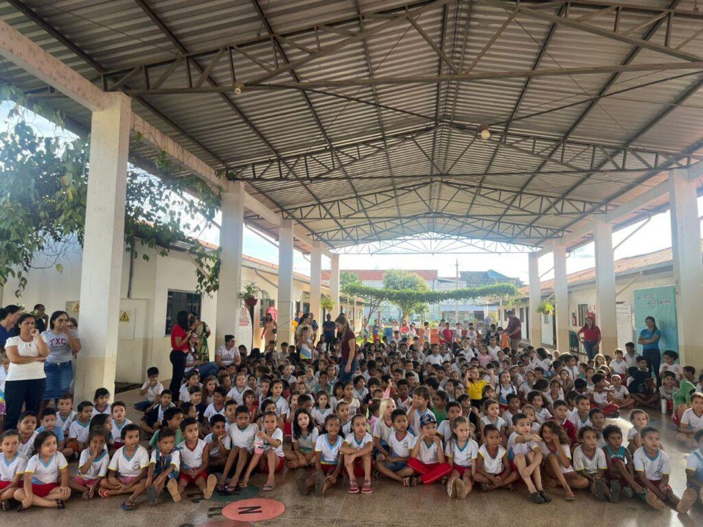 Prefeitura de Rolim de Moura distribui 800 kits de higiene bucal para alunos da Escola João Batista Prefeitura de Rolim de Moura distribui 800 kits de higiene bucal para alunos da Escola João Batista