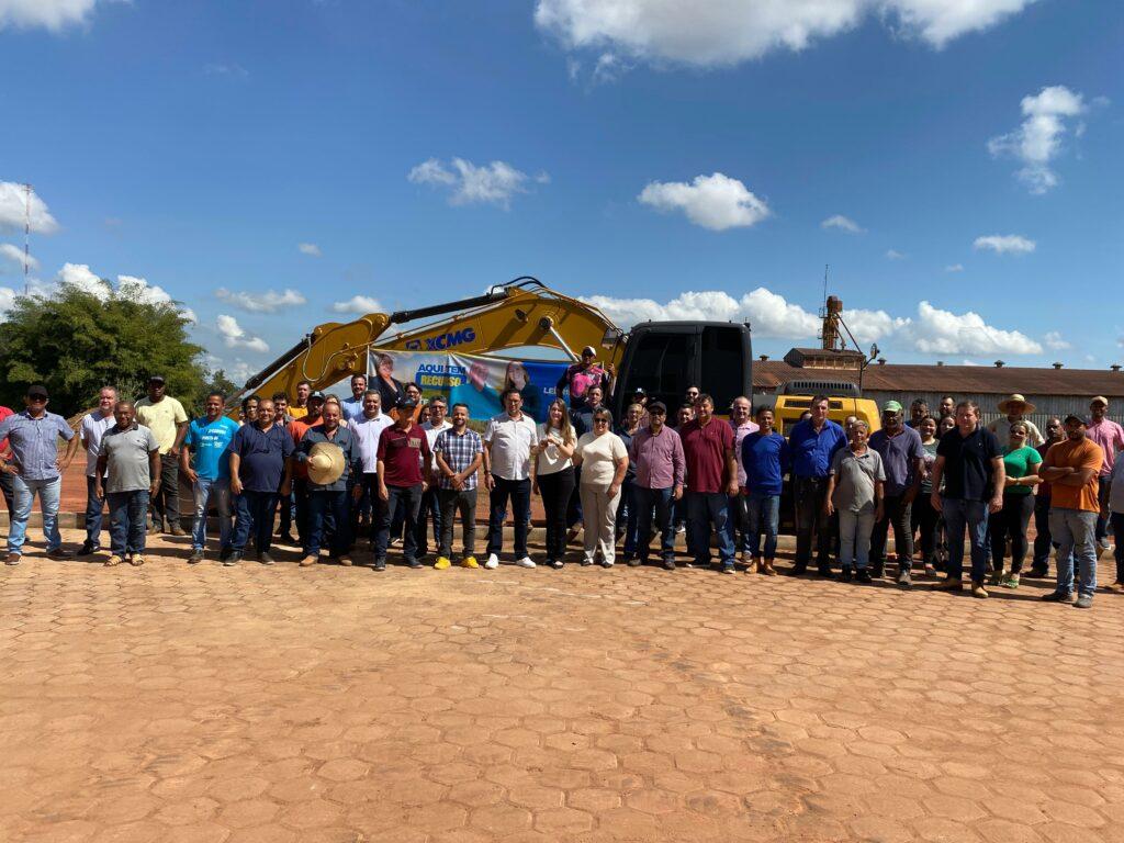 Prefeito Aldo Júlio agradece “Lebrinha e Lebrão” por entrega de escavadeira hidráulica para reforçar agricultura em Rolim de Moura