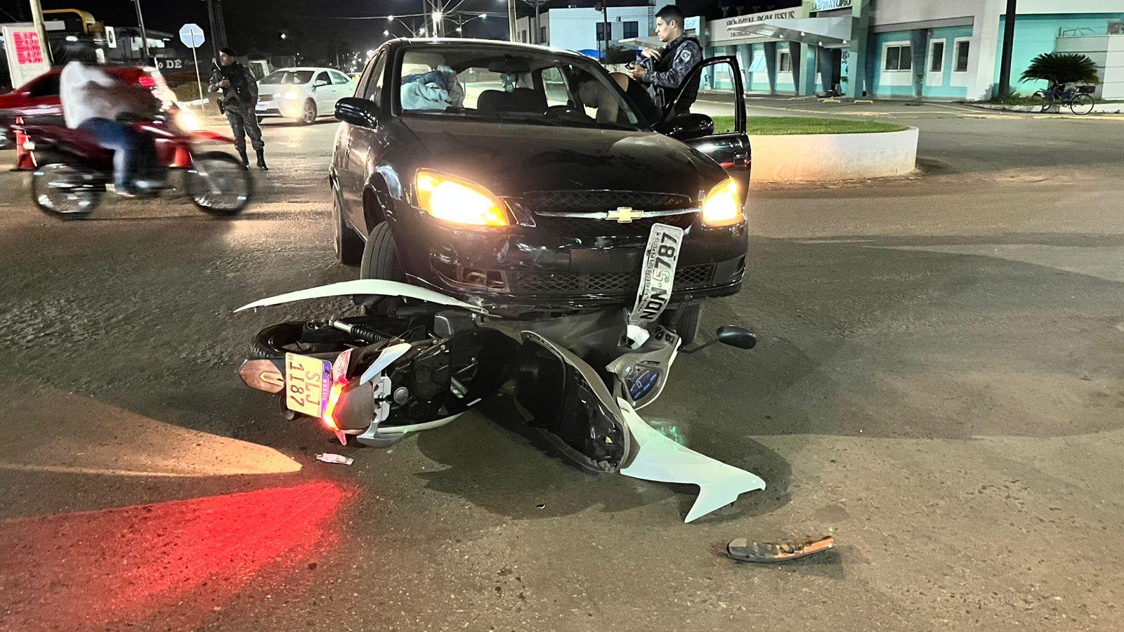 ROLIM DE MOURA: Segundo acidente do dia envolvendo carro e moto ROLIM DE MOURA: Segundo acidente do dia envolvendo carro e moto