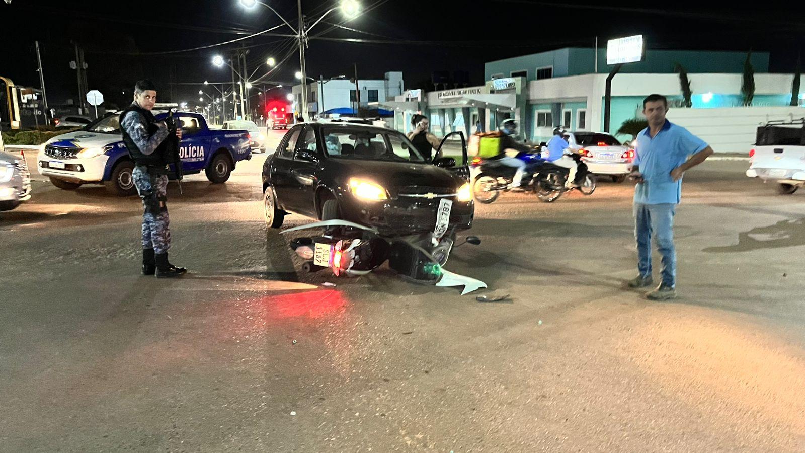ROLIM DE MOURA: Segundo acidente do dia envolvendo carro e moto ROLIM DE MOURA: Segundo acidente do dia envolvendo carro e moto
