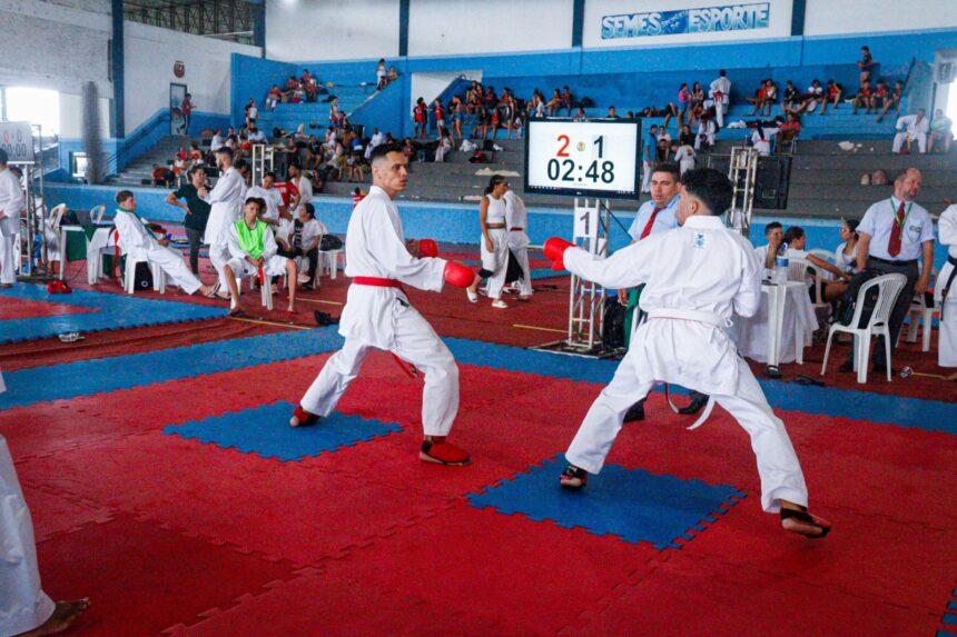 Atleta de karatê busca apoio para disputar o Campeonato Brasileiro em São Paulo