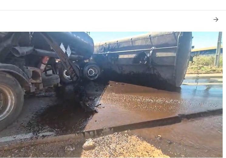 NOVA BRASILÂNDIA: Carreta carregada de óleo tomba no Setor 14 e carga se espalha pela via NOVA BRASILÂNDIA: Carreta carregada de óleo tomba no Setor 14 e carga se espalha pela via