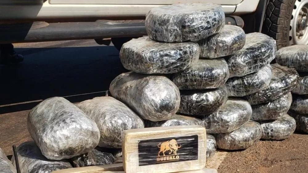 Veículo com mais de 50kg de drogas se envolve em acidente em Cacoal e suspeito é preso Veículo com mais de 50kg de drogas se envolve em acidente em Cacoal e suspeito é preso