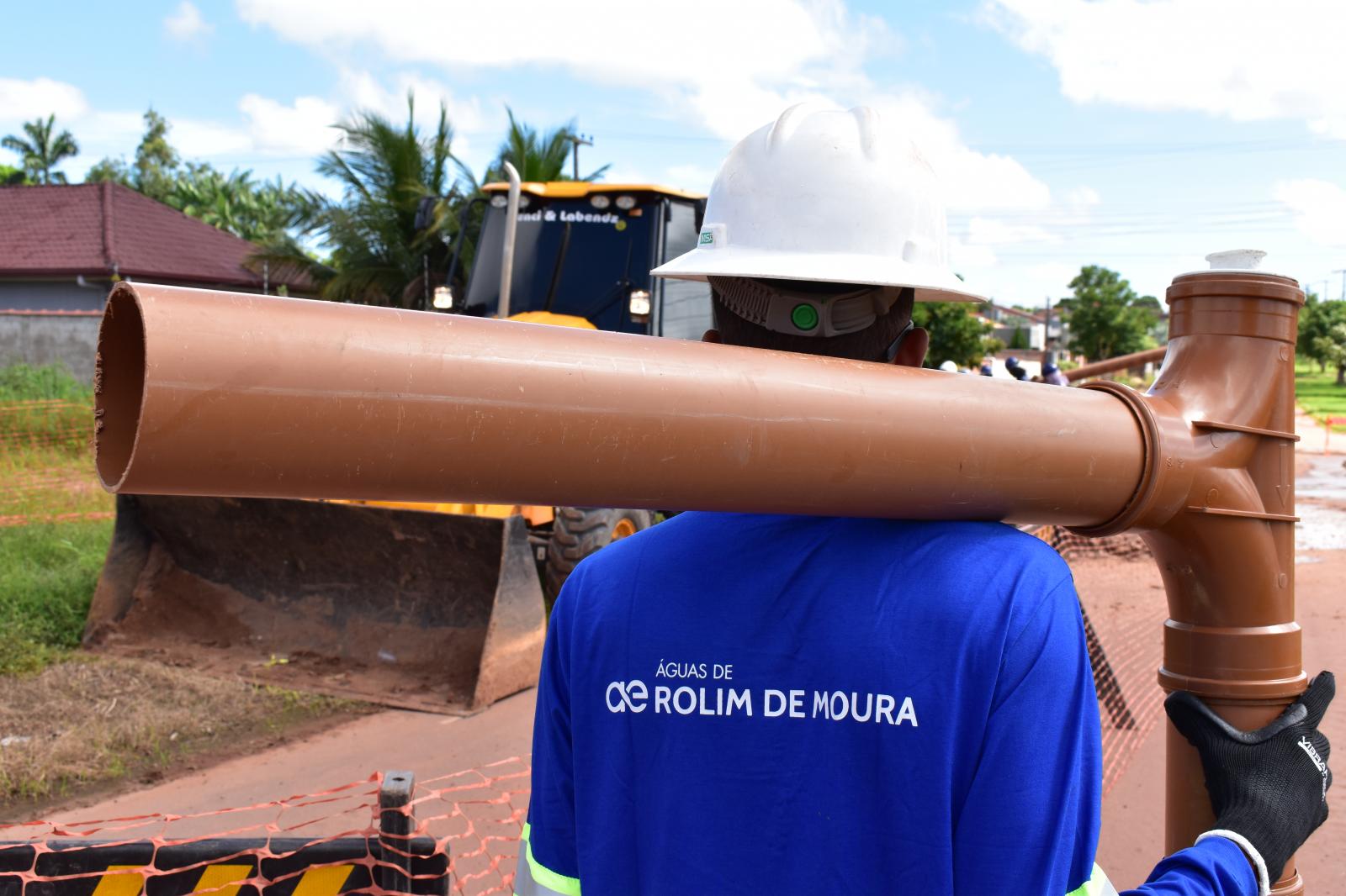"Antes do esgoto, cheguei a abrir três fossas no quintal", moradora de Rolim de Moura celebra conexão à rede "Antes do esgoto, cheguei a abrir três fossas no quintal", moradora de Rolim de Moura celebra conexão à rede