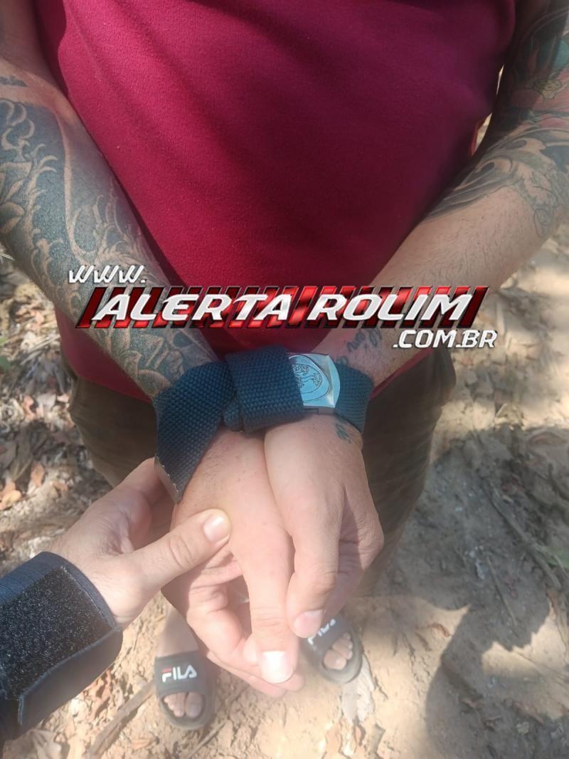 Polícia Militar evita possível execução de dois homens, em Rolim de Moura e cerco policial em região de mata, em busca de vários criminosos é realizado Polícia Militar evita possível execução de dois homens, em Rolim de Moura e cerco policial em região de mata, em busca de vários criminosos é realizado