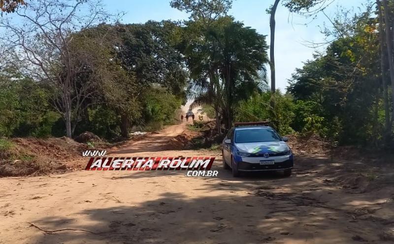 Polícia Militar evita possível execução de dois homens, em Rolim de Moura e cerco policial em região de mata, em busca de vários criminosos é realizado Polícia Militar evita possível execução de dois homens, em Rolim de Moura e cerco policial em região de mata, em busca de vários criminosos é realizado