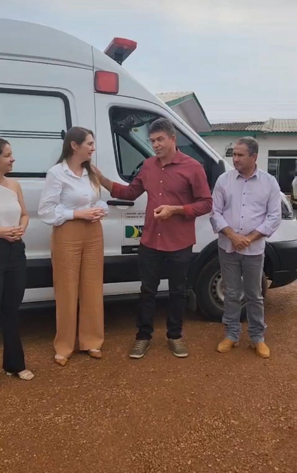 ALTO ALEGRE: Parceria entre município e deputada estadual Lebrinha beneficia população com ambulância ALTO ALEGRE: Parceria entre município e deputada estadual Lebrinha beneficia população com ambulância