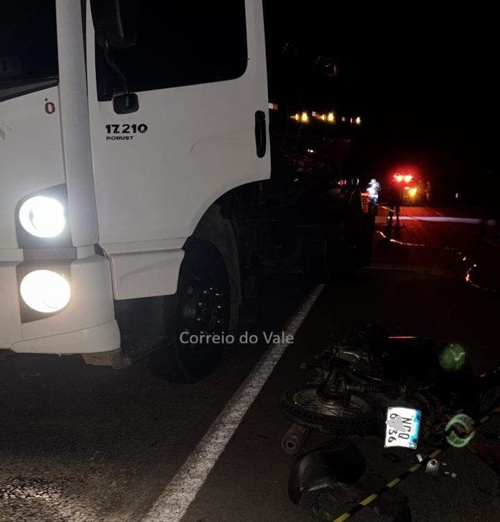 Motociclista morre após ser atingida por caminhão na BR-429