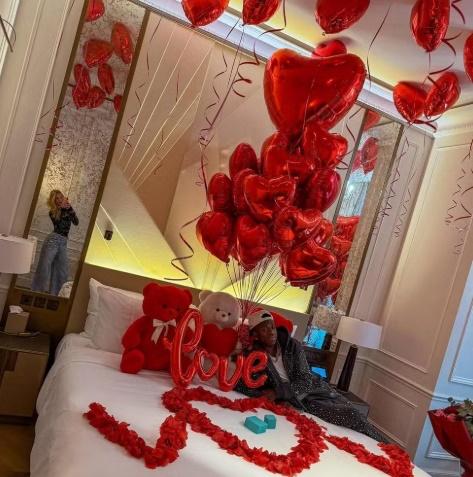 Vini Jr. faz publicação romântica com Virgínia: "Love" Vini Jr. faz publicação romântica com Virgínia: "Love"