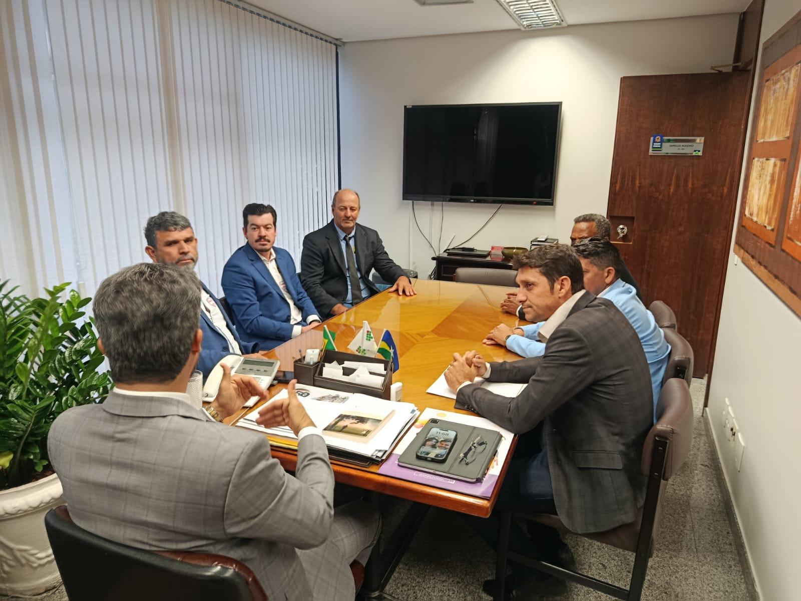 SANTA LUZIA DO OESTE: Prefeito e vice-prefeito cumprem extensa agenda em Brasília em busca de recursos para o município SANTA LUZIA DO OESTE: Prefeito e vice-prefeito cumprem extensa agenda em Brasília em busca de recursos para o município