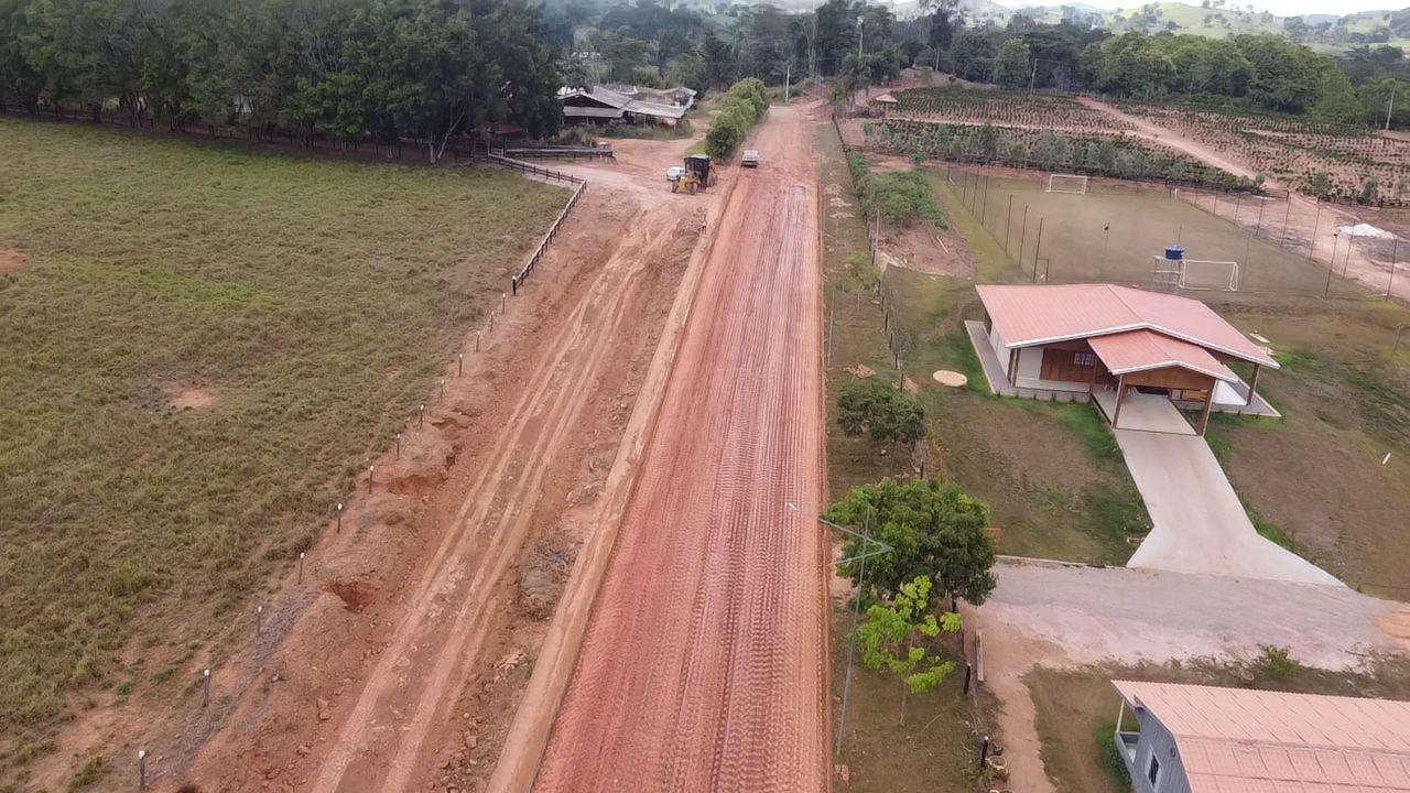 SANTA LUZIA DO OESTE: Sonhada obra de asfaltamento está se tornado realidade