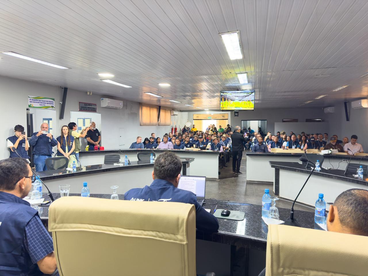 Prefeito Aldo Júlio destaca o projeto Reviver das Águas durante o VI Encontro de Técnicos, Secretários de Meio Ambiente e Viveiristas em Rolim de Moura Prefeito Aldo Júlio destaca o projeto Reviver das Águas durante o VI Encontro de Técnicos, Secretários de Meio Ambiente e Viveiristas em Rolim de Moura