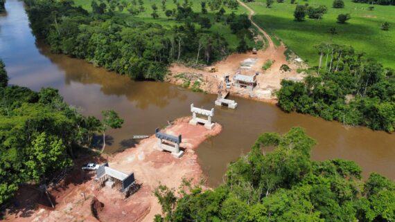 Ponte mista de concreto e aço sobre o Rio Pimenta é construída pelo governo de RO, em Chupinguaia Ponte mista de concreto e aço sobre o Rio Pimenta é construída pelo governo de RO, em Chupinguaia