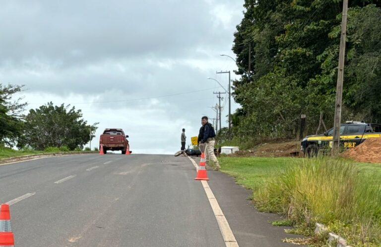 Câmera de monitoramento registra grave acidente na BR-429 envolvendo motocicleta e caminhonete S10 em Alvorada do Oeste Câmera de monitoramento registra grave acidente na BR-429 envolvendo motocicleta e caminhonete S10 em Alvorada do Oeste