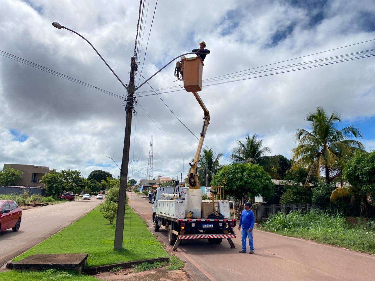 Aldo Júlio intensifica obras e acelera implantação de iluminação LED em Rolim de Moura