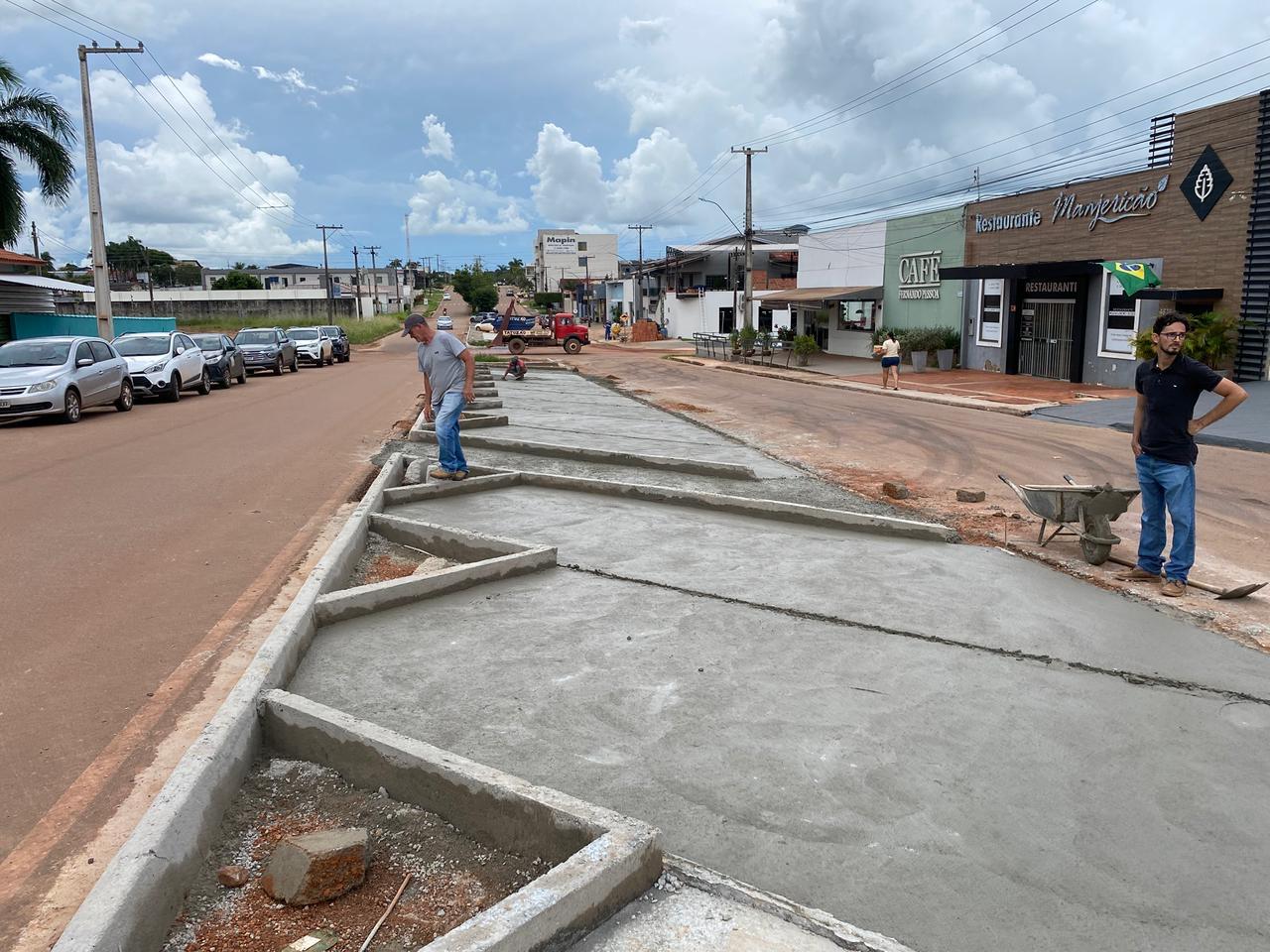 Prefeito Aldo Júlio intensifica obras e amplia vagas de estacionamento em Rolim de Moura