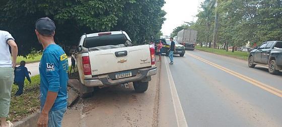 Motorista bêbado tenta ultrapassagem proibida e bate caminhonete contra carreta na BR-364 em Rondôniandamento de emissão da nova identidade Motorista bêbado tenta ultrapassagem proibida e bate caminhonete contra carreta na BR-364 em Rondôniandamento de emissão da nova identidade