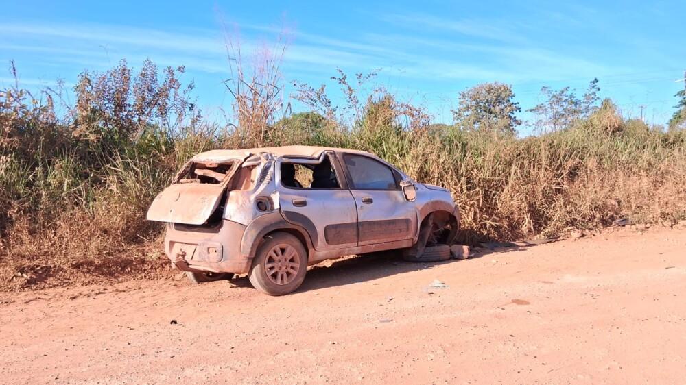 Motorista perde controle em curva perigosa e carro capota na Linha 45 entre Santa Luzia D’Oeste e São Felipe D’Oeste Motorista perde controle em curva perigosa e carro capota na Linha 45 entre Santa Luzia D’Oeste e São Felipe D’Oeste