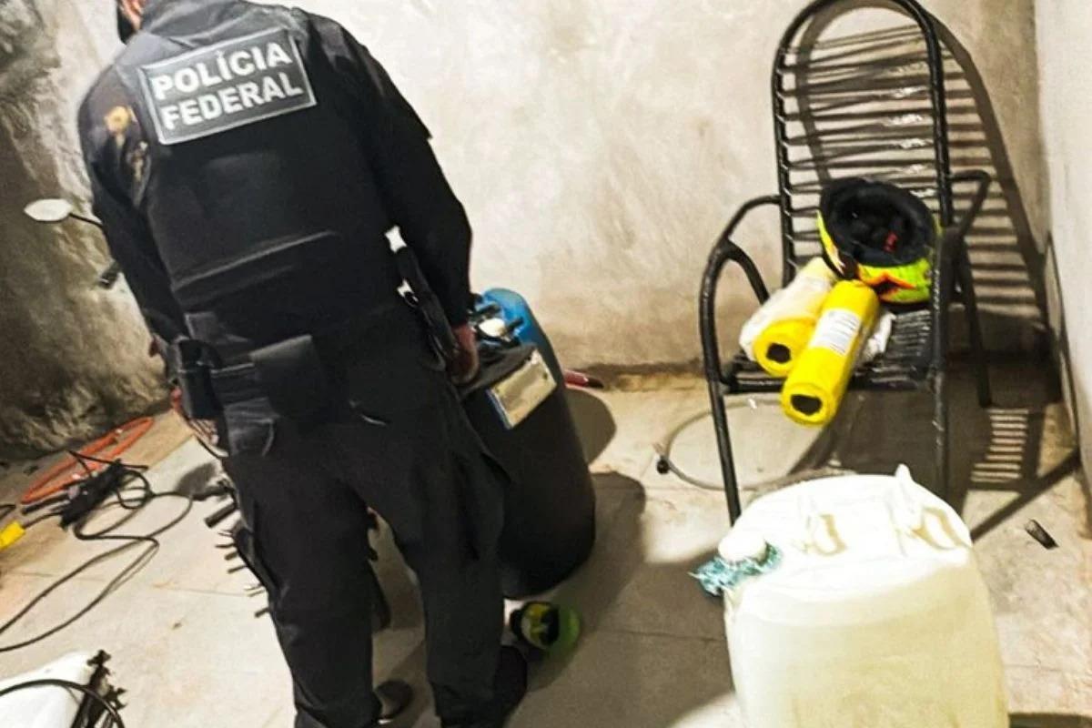 PCC "importou" 10 t de cocaína para SP em voos clandestinos, diz PF PCC "importou" 10 t de cocaína para SP em voos clandestinos, diz PF