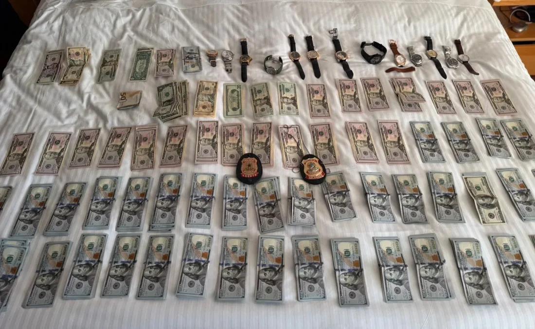 Polícia Federal apreende 55 mil dólares e 33 mil euros em endereços ligados a Jaques Wagner (PT) Polícia Federal apreende 55 mil dólares e 33 mil euros em endereços ligados a Jaques Wagner (PT)